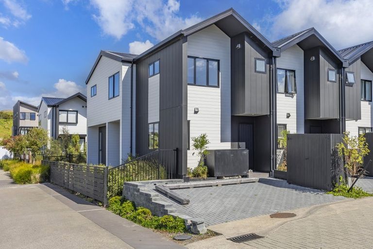 Photo of property in 2a Nerita Place, Long Bay, Auckland, 0630