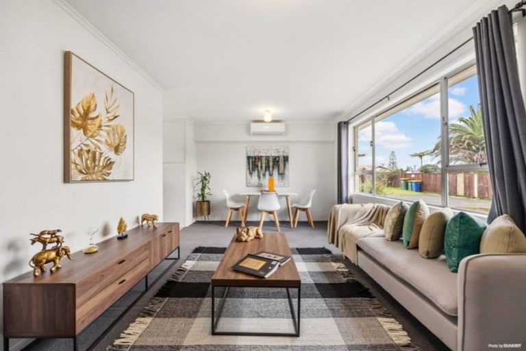 Photo of property in 2/3172 Great North Road, New Lynn, Auckland, 0600