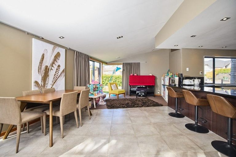 Photo of property in 17 Fernloche Place, Flat Bush, Auckland, 2016