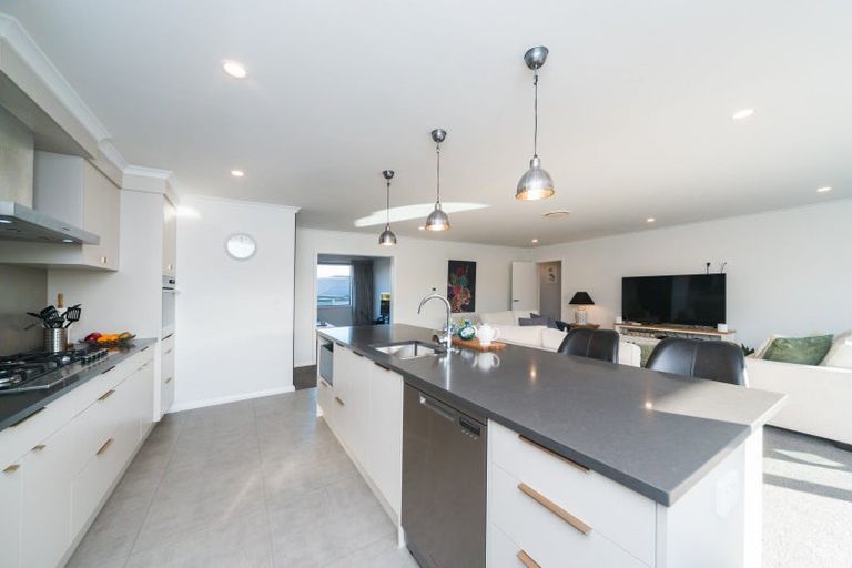 Photo of property in 5 Waimarama Court, Roslyn, Palmerston North, 4414