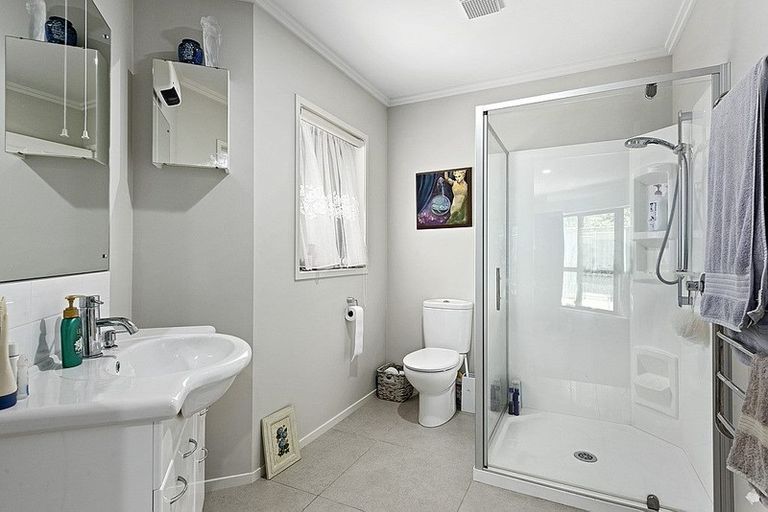 Photo of property in 33 Kahikatea Lane, Brown Owl, Upper Hutt, 5018