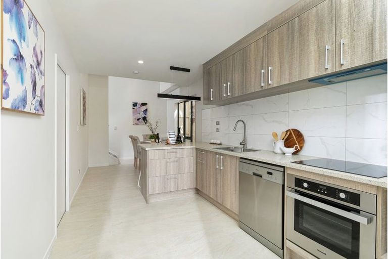 Photo of property in 17 Korokio Lane, Henderson, Auckland, 0612