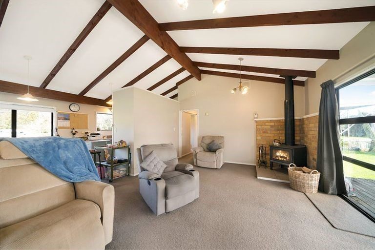 Photo of property in 182 Boord Crescent, Kumeu, 0891