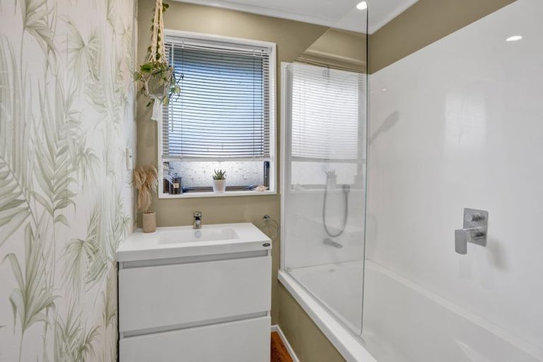 Photo of property in 16 Ngahere Street, Inglewood, 4330