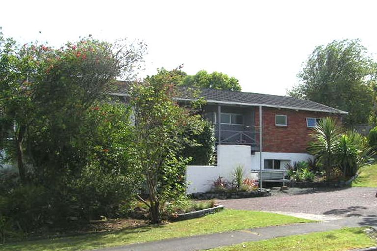 Photo of property in 11 Trevone Place, Forrest Hill, Auckland, 0620