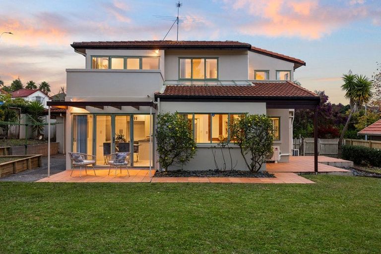 Photo of property in 68 Marina View Drive, West Harbour, Auckland, 0618