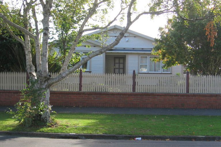 Photo of property in 17 Norton Park Avenue, Fairfield, Lower Hutt, 5011