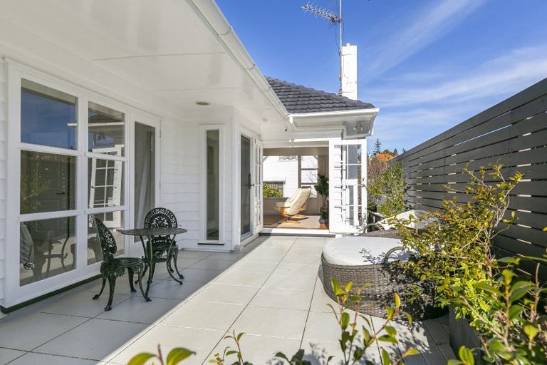 Photo of property in 8 Bristow Place, Karori, Wellington, 6012