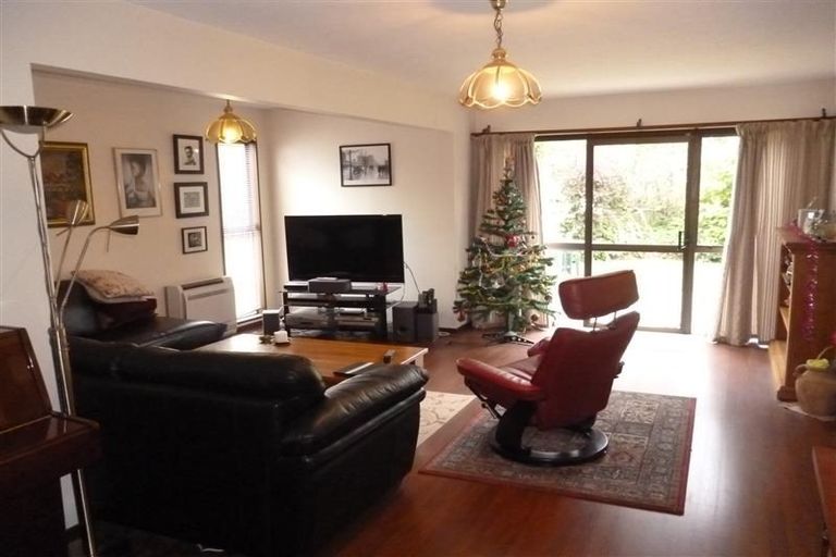 Photo of property in 11 Regency Crescent, Redwood, Christchurch, 8051