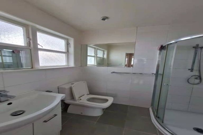 Photo of property in 1/70 Hogans Road, Glenfield, Auckland, 0629