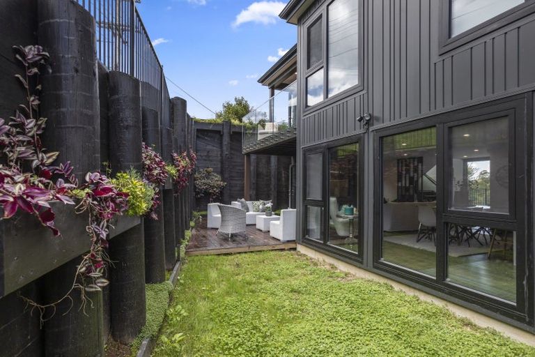 Photo of property in 48a Peter Terrace, Castor Bay, Auckland, 0620