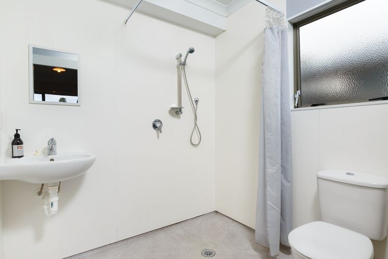 Photo of property in 2 Lysaght Place, Welcome Bay, Tauranga, 3112