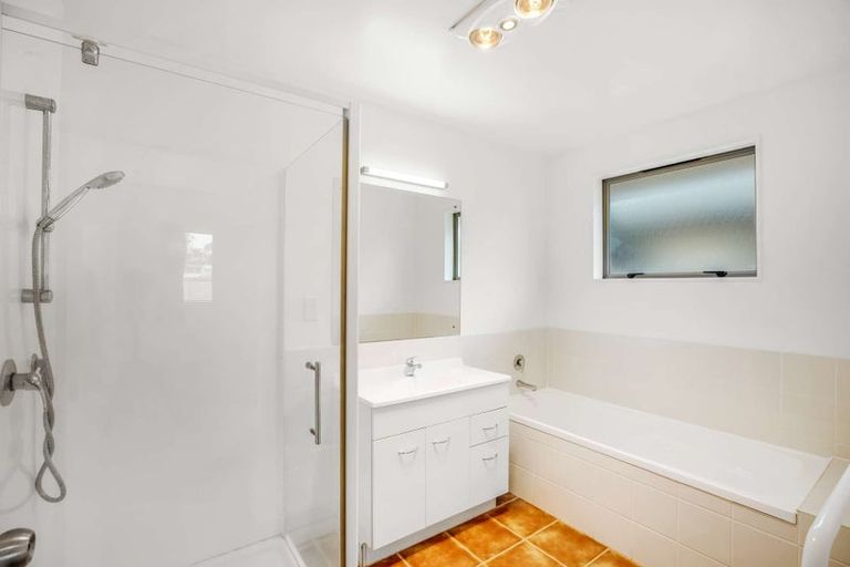 Photo of property in 18 Chic Gardens, Parakai, 0830