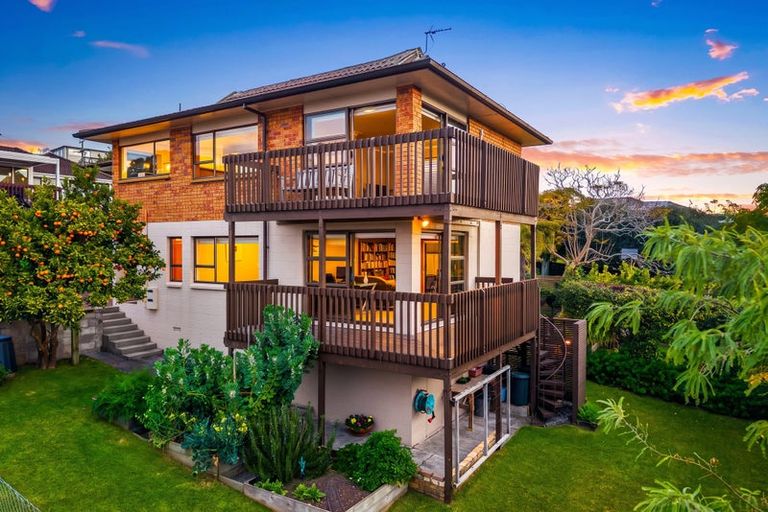 Photo of property in 2/9 Newhaven Terrace, Mairangi Bay, Auckland, 0630