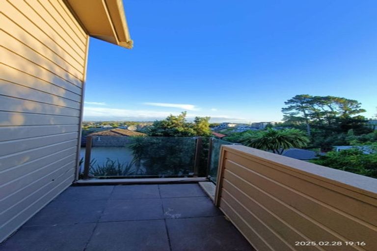 Photo of property in 2/274 Glamorgan Drive, Northcross, Auckland, 0630
