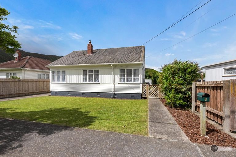 Photo of property in 2 Rumgay Street, Fairfield, Lower Hutt, 5011