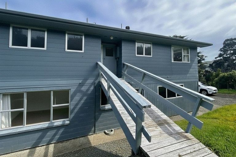 Photo of property in 102 Paekakariki Hill Road, Pauatahanui, Porirua, 5381