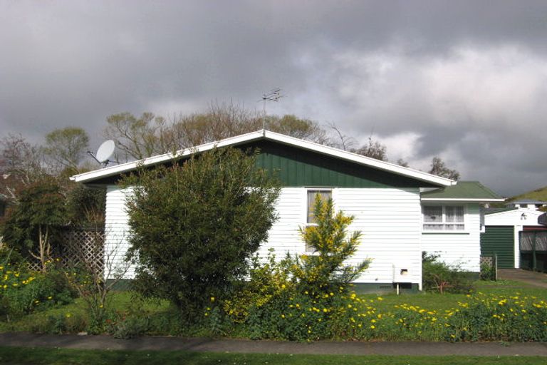 Photo of property in 13 Regent Place, Blagdon, New Plymouth, 4310