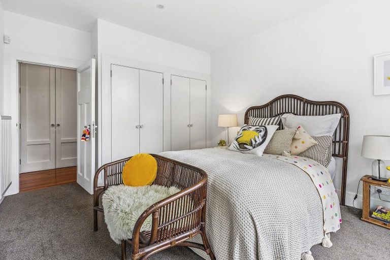 Photo of property in 19 Lower North Terrace, Kelburn, Wellington, 6012