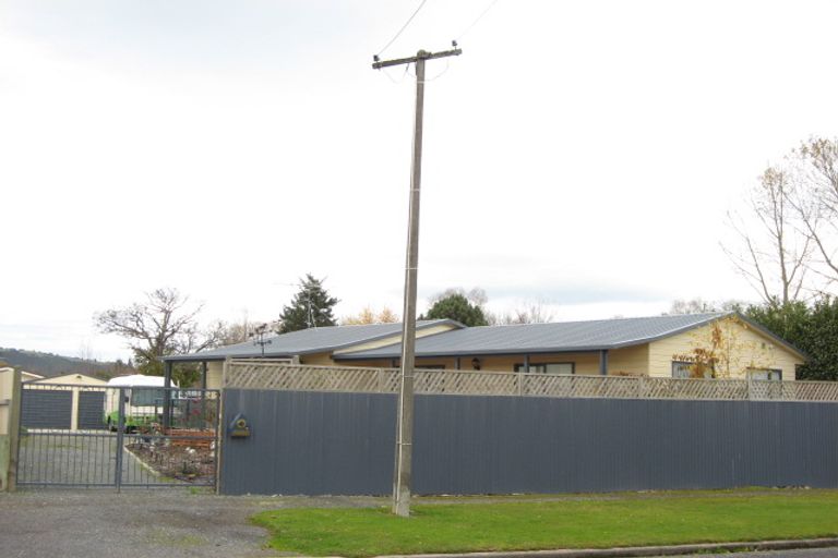 Photo of property in 3 Queen Street, Milton, 9220