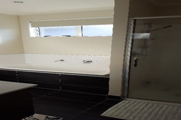 Photo of property in 9a Nimstedt Avenue, Oteha, Auckland, 0632