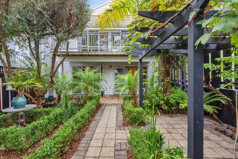 Photo of property in 18/19 Brodie Place, Bethlehem, Tauranga, 3110