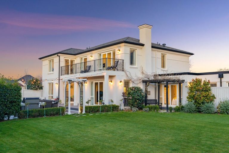 Photo of property in 33 Lewisham Park, St Albans, Christchurch, 8052