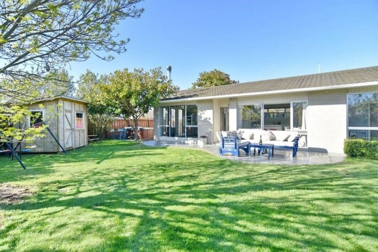 Photo of property in 9 Coates Place, Rangiora, 7400