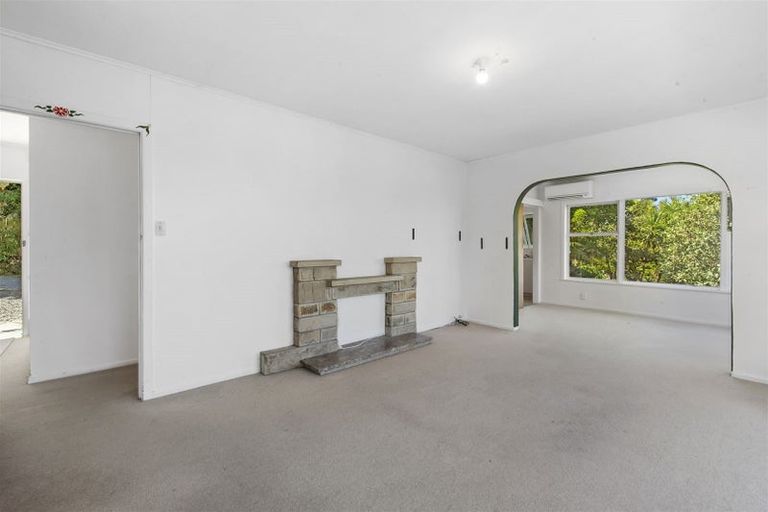 Photo of property in 71 Lyons Avenue, Murrays Bay, Auckland, 0630