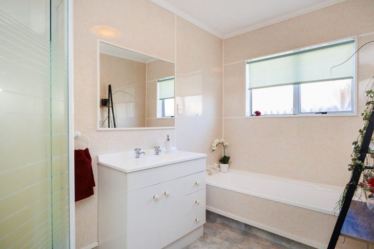 Photo of property in 12 Lancewood Lane, Roslyn, Palmerston North, 4414