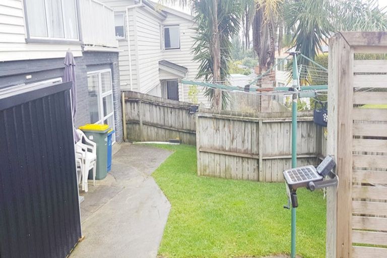 Photo of property in 7 Merville Avenue, Te Atatu South, Auckland, 0610