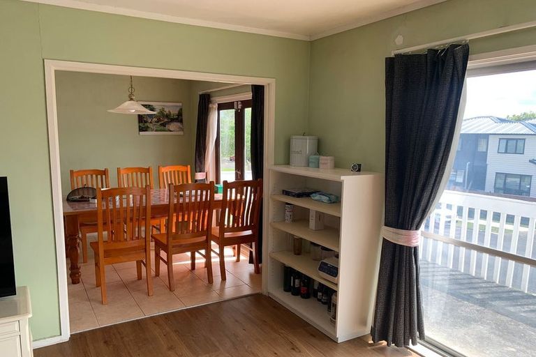 Photo of property in 5 Vanbrugh Place, Bucklands Beach, Auckland, 2014