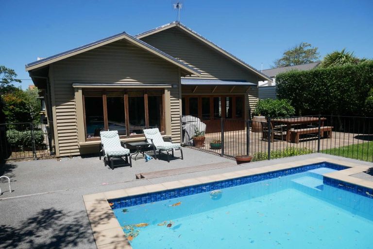 Photo of property in 15 Paparoa Street, Papanui, Christchurch, 8053