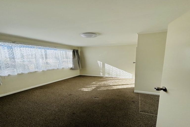 Photo of property in 4 Kaponga Crescent, New Lynn, Auckland, 0600