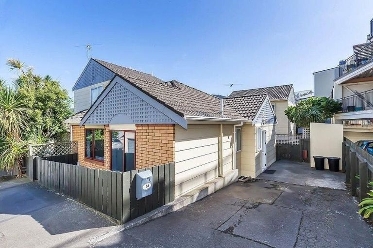 Photo of property in 5a Duke Street, Mount Victoria, Wellington, 6011