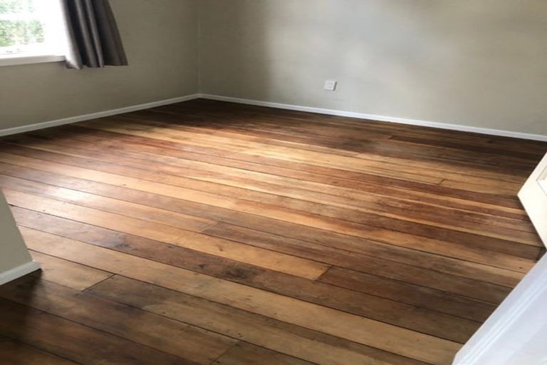 Photo of property in 51 Onewa Road, Northcote, Auckland, 0627