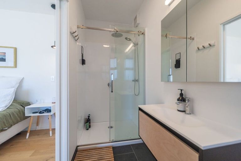 Photo of property in 34 Robieson Street, Roseneath, Wellington, 6011