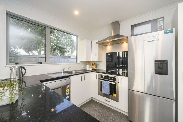 Photo of property in 56 Exeter Crescent, Takaro, Palmerston North, 4412