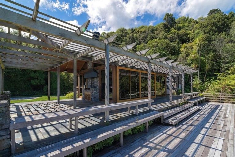 Photo of property in 3 Whakamoenga Point, Acacia Bay, Taupo, 3385