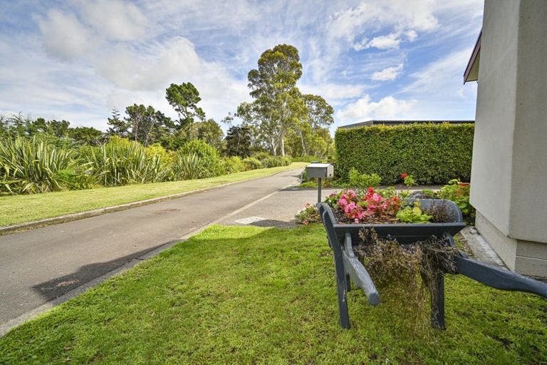 Photo of property in 16 Hikanui Drive, Havelock North, 4130