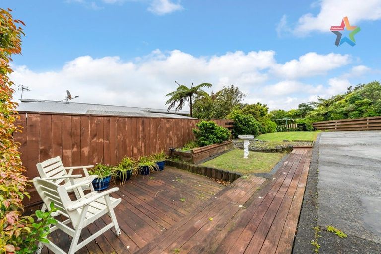 Photo of property in 2 Honeysuckle Grove, Maungaraki, Lower Hutt, 5010