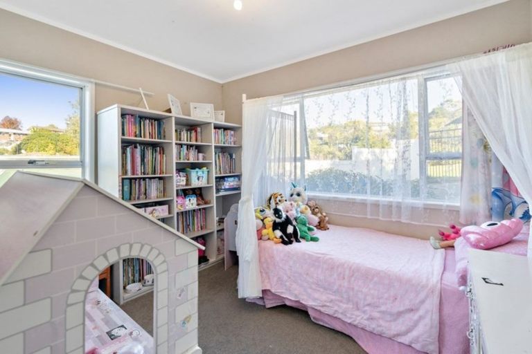 Photo of property in 12 Dunraven Place, Torbay, Auckland, 0630