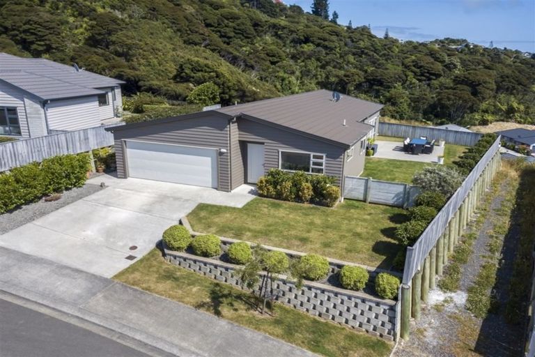 Photo of property in 4 Gennaker Lane, Whitby, Porirua, 5024