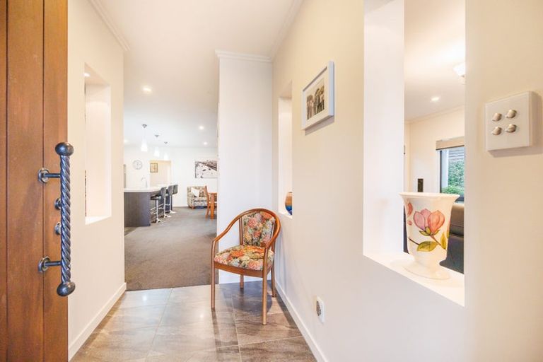 Photo of property in 7 Vaucluse Heights, Fitzherbert, Palmerston North, 4410