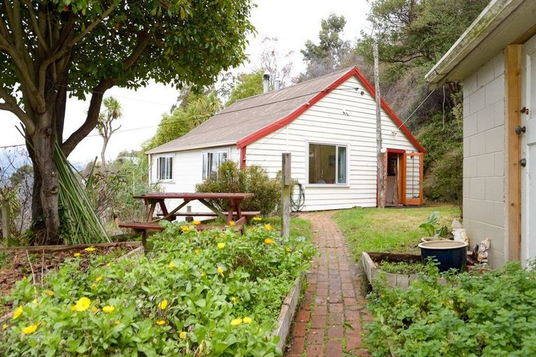 Photo of property in 55 Hawkhurst Road, Lyttelton, 8082
