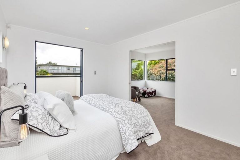 Photo of property in 1/266 Glamorgan Drive, Northcross, Auckland, 0630