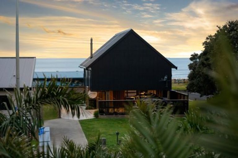 Photo of property in 10b Beach Road, Waihi Beach, 3611