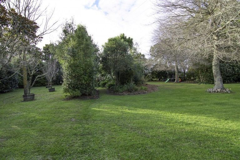 Photo of property in 200 Aokautere Drive, Fitzherbert, Palmerston North, 4471