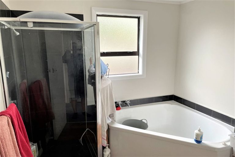 Photo of property in 27 Mexted Terrace, Tawa, Wellington, 5028