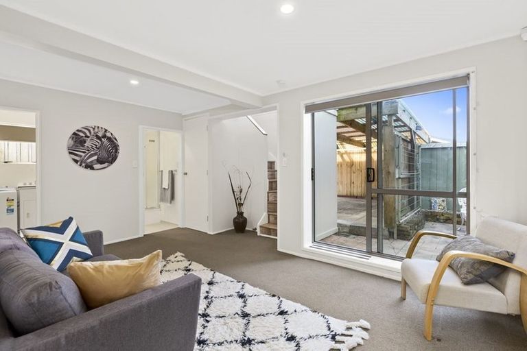 Photo of property in 1/31 Verran Road, Birkenhead, Auckland, 0626